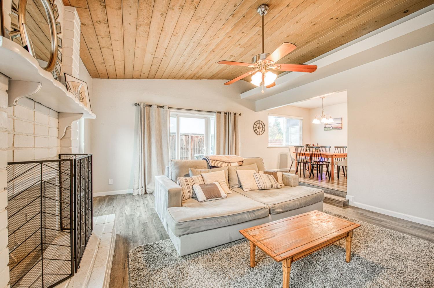 3362 W Celeste Ave, Fresno, CA 93711