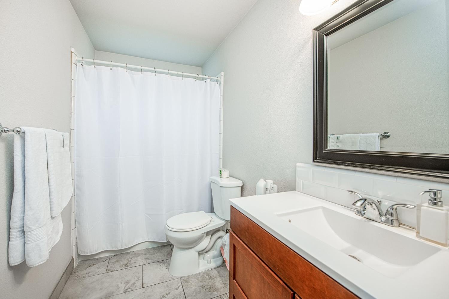 3362 W Celeste Ave, Fresno, CA 93711