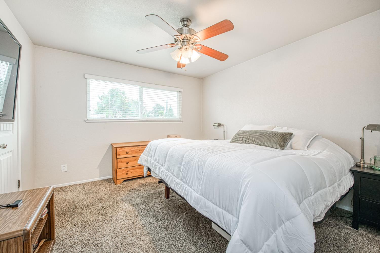 3362 W Celeste Ave, Fresno, CA 93711