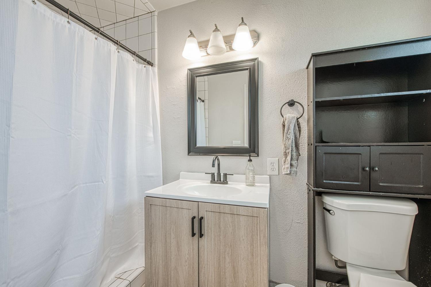 3362 W Celeste Ave, Fresno, CA 93711