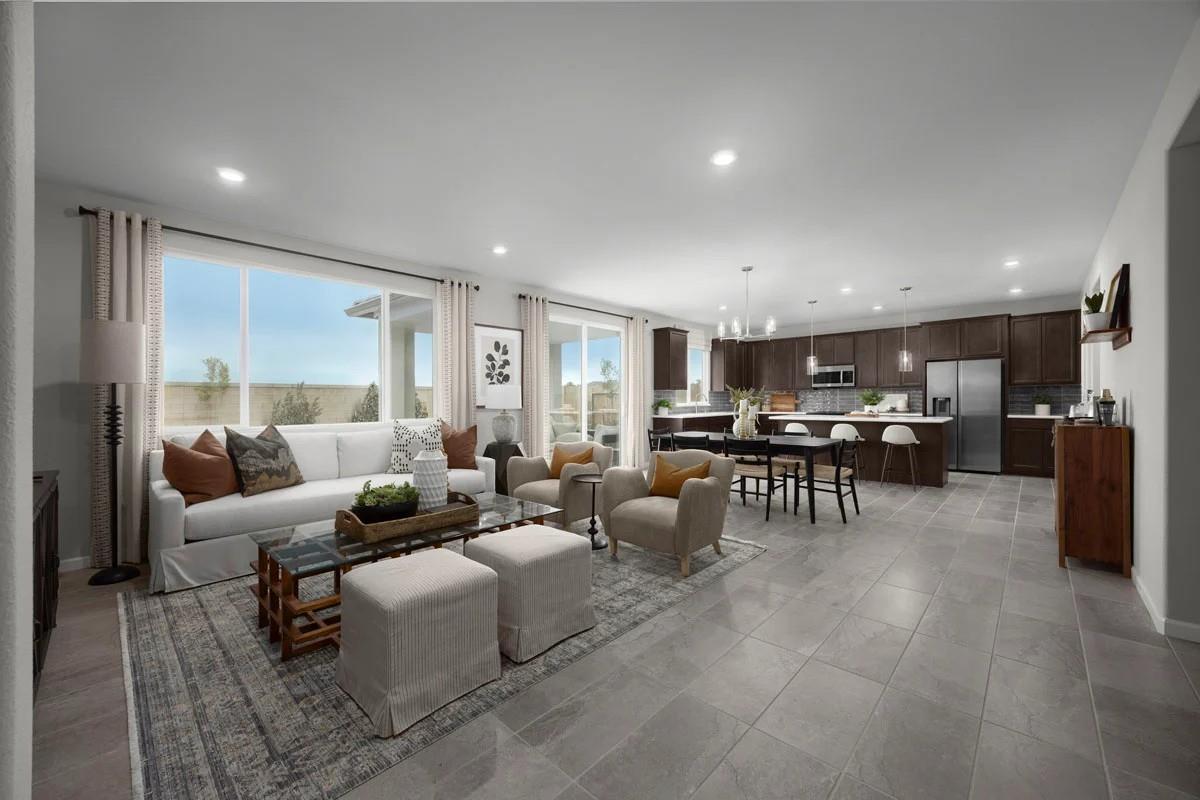 2194 S Sylmar Ave, Fresno, CA 93725